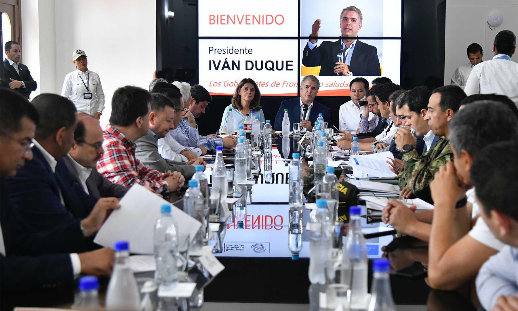 El Presidente Iván Duque aseguró que “estas acciones son el resultado de un trabajo concertado y articulado entre la Vicepresidencia de la República, ministerios y la Gerencia de Fronteras de la Presidencia, con gobernadores, gremios, bancadas del Congreso de dichos departamentos y distintos sectores sociales, entre otros”.