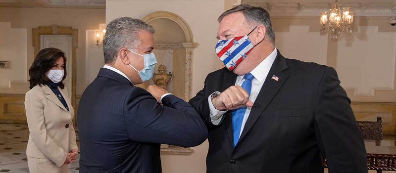 El Secretario de Estado de los Estados Unidos Mike Pompeo dijo además que “Ambos países nos mantenemos fuertes frente al veneno de los estupefacientes. Señor Presidente (Iván Duque), su Gobierno es un ejemplo”.