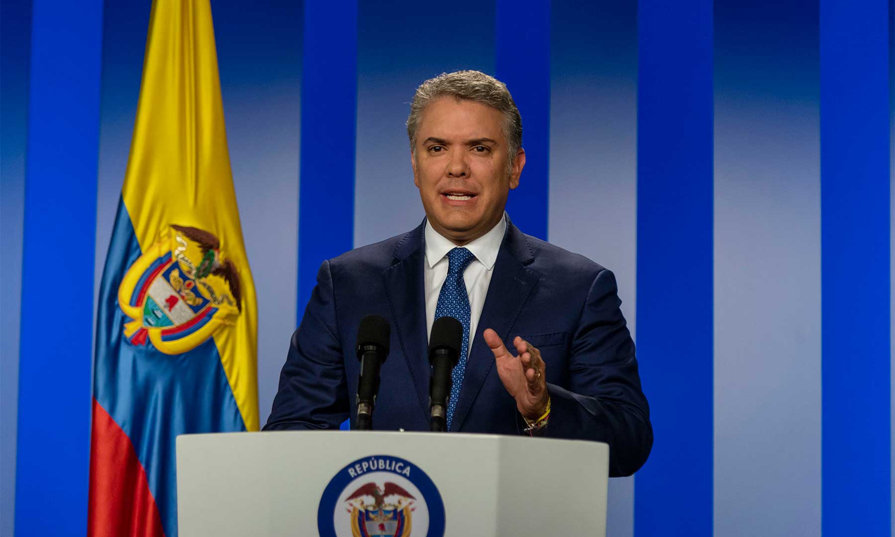 El Jefe de Estado colombiano, Iván Duque Márquez, anunció el fortalecimiento de las redes de participación cívica para obtener información que permita desmantelar las estructuras criminales y se profundizarán los sistemas de recompensas para capturar a los cabecillas terroristas, que a través de un carro bomba dejó 21 muertos y 68 heridos en la Escuela General Francisco de Paula Santander en la capital de Colombia, Bogotá.