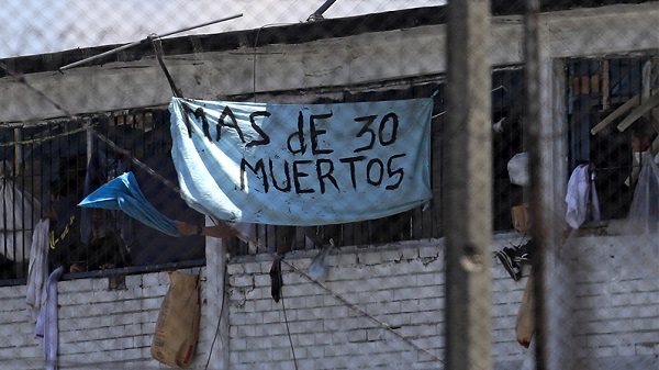 La ministra de Justicia, Margarita Cabello y el director del Instituto Nacional Penitenciario y Carcelario-INPEC-, Norberto Mujica, decretaron la Emergencia Carcelaria por temas de salud y orden público con el objeto de seguir trabajando por las personas privadas de la libertad, los funcionarios y sus familias.