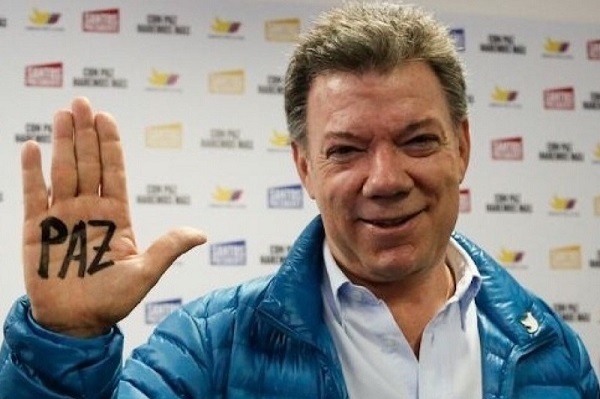 El expresidente Juan Manuel Santos, en una columna de opinión del diario El País, de España, afirmó que el jefe de estado colombiano Iván Duque Márquez, “tiene una oportunidad de oro para recobrar su gobernabilidad prematuramente perdida: poner a la paz por encima de los partidos y liderar su construcción”.