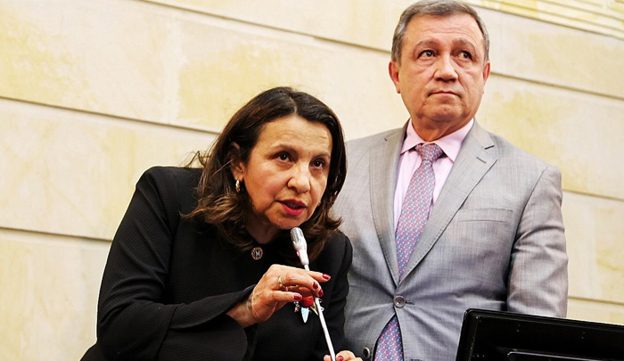 El nuevo presidente del Congreso Arturo Char, mediante resolución deja por fuera una curul del partido conservador, al acatar el fallo de la Corte Suprema de Justicia que declaró la “Silla Vacia”, a Soledad Tamayo quien remplazaba a la ex congresista Aída Merlano, prófuga de la justicia colombiana.