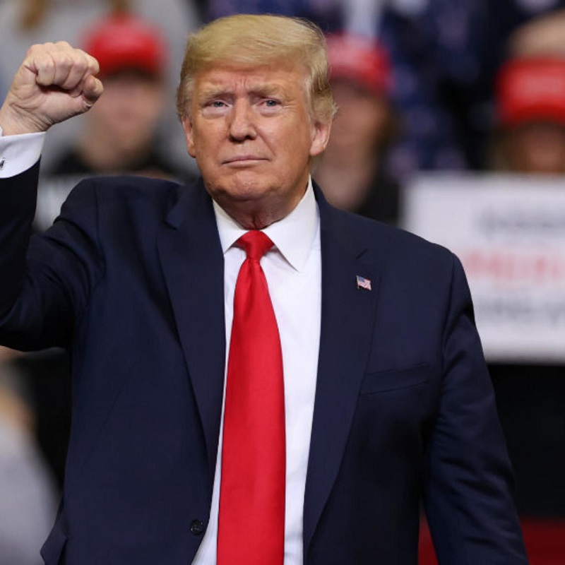 El expresidente de los Estados Unidos, Donald Trump, al conocer la noticia de su absolución en el juicio político en el Senado, por 57 votos contra 43, fue enfático en afirmar que su movimiento patriótico “acaba de comenzar”, lo que significa que continuará su lucha política “para hacer grande de nuevo a América”.