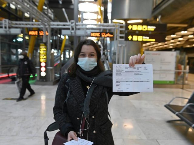 Los pasajeros que lleguen a Estados Unidos deben iniciar una cuarentena, anunció el presidente de Estados Unidos, Joe Biden, al destacar que la medida forma parte de una serie de decretos para contener la pandemia que incluyen un endurecimiento de las reglas sobre el uso de mascarillas.