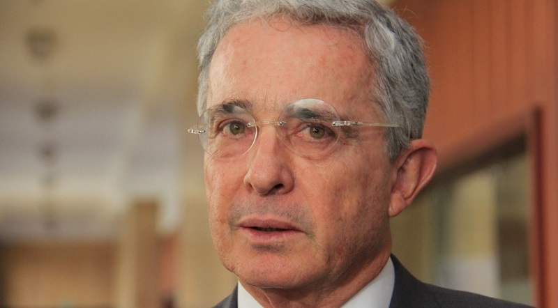 La Procuraduría General de la Nación, le pidió a la sala de instrucción de la Corete Suprema de Justicia que envíe el expediente contra el expresidente de la república y exsenador Álvaro Uribe Vélez, a la Fiscalía General, al destacar que con la renuncia como senador le quita la competencia a ese alto tribunal en materia penal para seguir con la investigación.