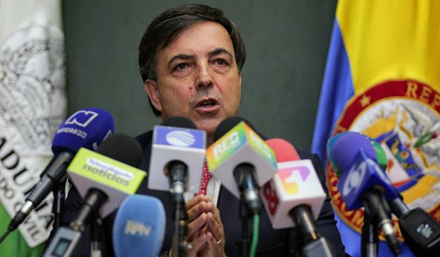 Así lo informó el Rgistrador Nacional del Estado Civil, Juan Carlos Galindo Vácha, quien señaló que de ese total 18.876.756 son mujeres y 17.725.996 hombres, que podrán presentarse a sus sitios de votación en las 107.305 mesas, distribuidas en 11.590 puestos de votación en todo el territorio nacional, para que elijan sus gobernadores, alcaldes, diputados, concejales y ediles.