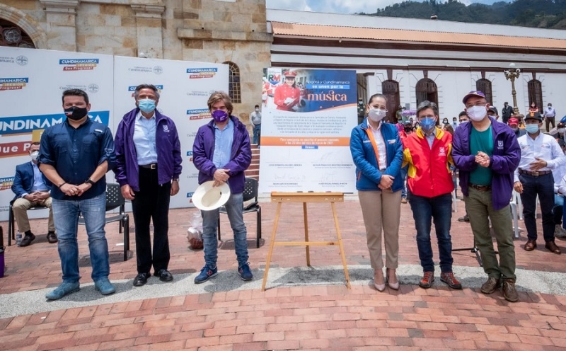 Así se decidió con la firma de un convenio de cooperación técnica cultural para la Región Metropolitana que dará origen al “Sistema filarmónico de la región”; a la iniciativa de “Leer para la vida en la ruralidad” y al programa de “Circulación de creadores y artistas” con el objeto de acercar a los ciudadanos al disfrute cotidiano de la cultura.