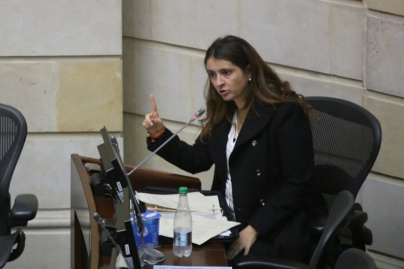 El 7 de abril de 2021, la revista virtual Ecos Políticos, publicó una nota titulada: Rechazan iniciativa que permite megaminería en los páramos: https://www.ecospoliticos.com/ecologia/8760-rechazan-iniciativa-que-permite-megamineria-en-paramos, artículo noticioso que se originó en la Comisión Primera del Senado, por las afirmaciones que hizo el congresista Alexander López, en el quinto debate del trámite del Proyecto de Acto Legislativo No. 22 de 2020 Senado – 458 de 2020 Cámara, “Por medio del cual se reforma la Constitución Política de Colombia en su artículo 79 adicionando un inciso que prohíbe expresamente el ejercicio de actividades de exploración y explotación mineras en ecosistemas de páramo”.