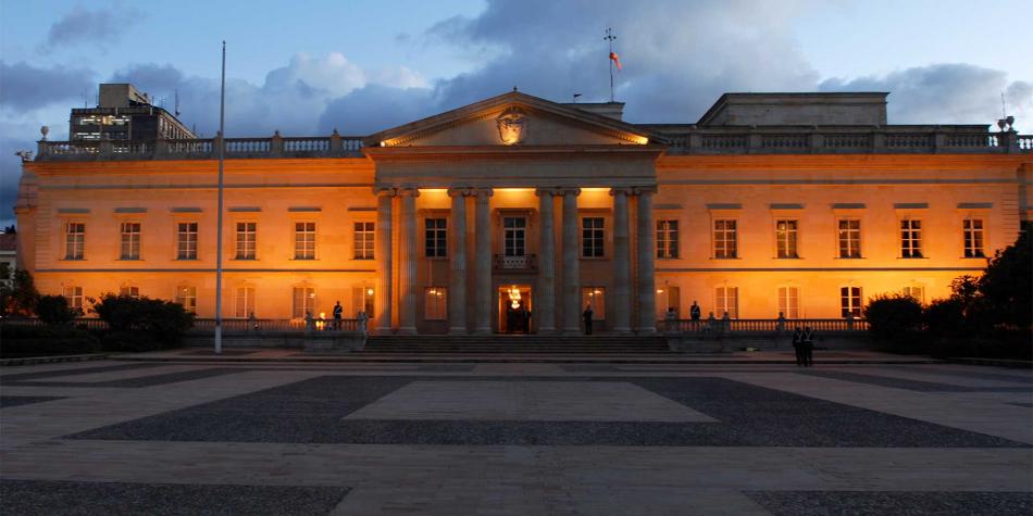 “Hoy, quiero comunicarles a ustedes que, con el ministro de Hacienda, Alberto Carrasquilla; con el director de Planeación Nacional, Luis Alberto Rodríguez; con todo el equipo económico, hemos tomado la decisión de firmar una nueva Emergencia Económica en nuestro país”, sostuvo el Presidente Iván Duque Márquez.