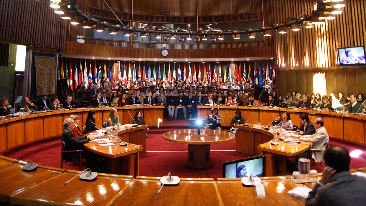 La Economía de América Latina y el Caribe cerrará el año 2018 con un débil crecimiento del 1,2 %, una décima menos que el 1,3 % anotado en 2017, en el contexto de un “escenario mundial complejo”, afirmó la Comisión Económica para América Latina y el Caribe (Cepal), en Santiago de Chile.