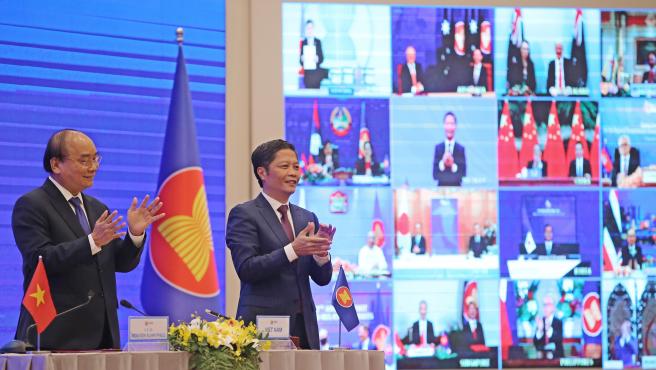 El mayor tratado de Libre Comercio del mundo, un bloque liderado por China, que une a 15 economías de Asia-Pacífico, ha sido oficializado para integrar el comercio en esa región con el objetivo de favorecer alianzas de tipo estratégico y energéticas.