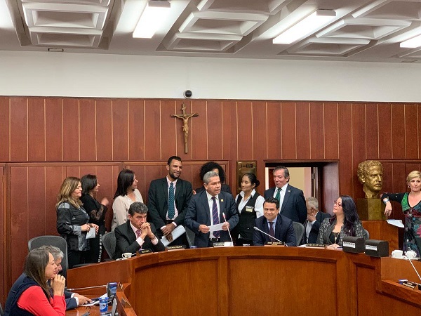 El proyecto mediante el cual  se aprueba el Acuerdo entre la República de Colombia y el Banco Europeo de Inversiones para establecer en Colombia una representación en nuestro continente, tiene ponencia favorable y será discutido este martes 24 de septiembre en la Comisión Segunda del Senado.