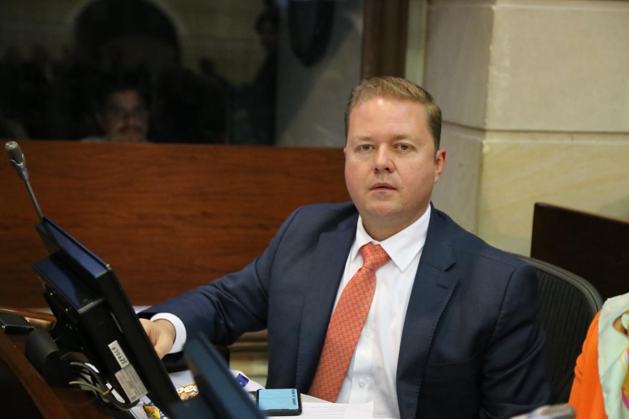 Por iniciativa del senador Nicolás Pérez Vásquez, el Congreso de la República asumirá la iniciativa de buscar mecanismos legislativos que impulsen el desarrollo del Cooperativosmo y la economía solidaria en el territorio nacional.