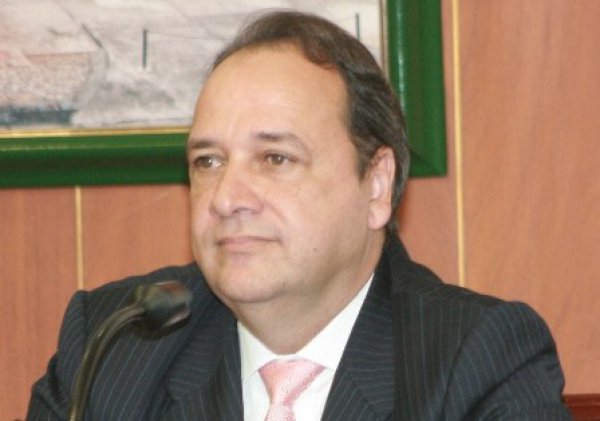 El senador Jaime Durán Barrera urgió al Gobierno Nacional para que decrete una bonificación a los especialistas, profesionales y trabajadores del sector salud por su denodada labor contra la pandemia del coronavirus en el territorio nacional.