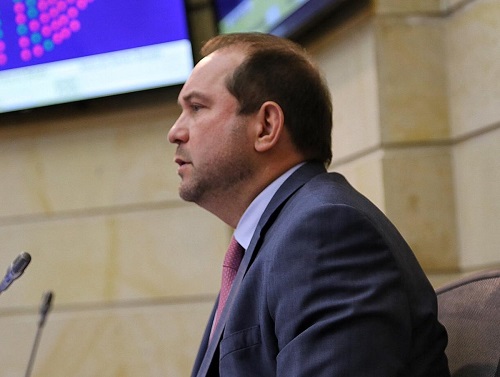 En medio de las controversias si el Congreso sesiona en forma virtual dentro de las sesiones ordinarias que se iniciaron el 16 de marzo, el presidente del Senado Lidio García Turbay, convocará a la plenaria de la corporación el 13 de abril, el día que finaliza el Aislamiento Preventivo Obligatorio, decretado por el Gobierno Nacional.