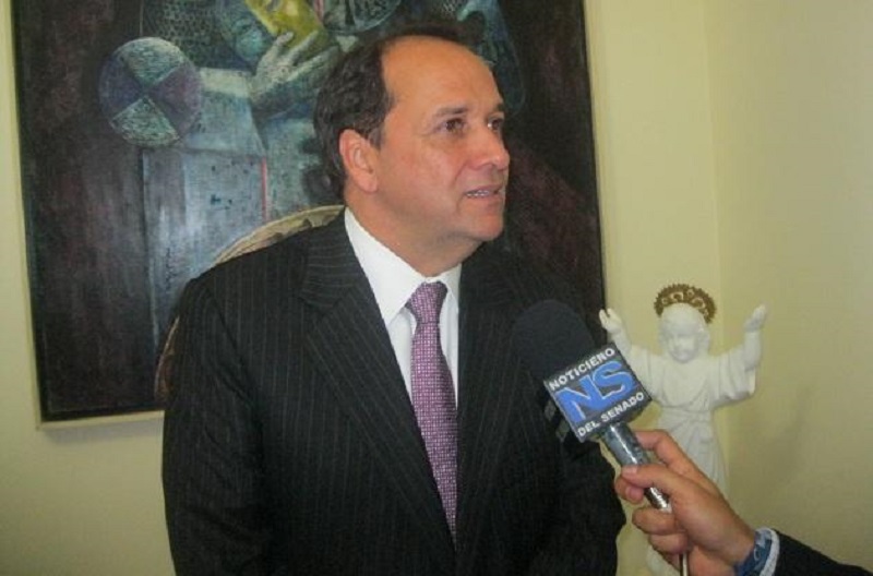 El vicepresidente del Senado Jaime Durán Barrera, hizo un “respetuoso llamado a los alcaldes del  Área Metropolitana de Bucaramanga, para que con diálogo, construyan soluciones a las dificultades de transporte de la ciudad y demás municipios”.