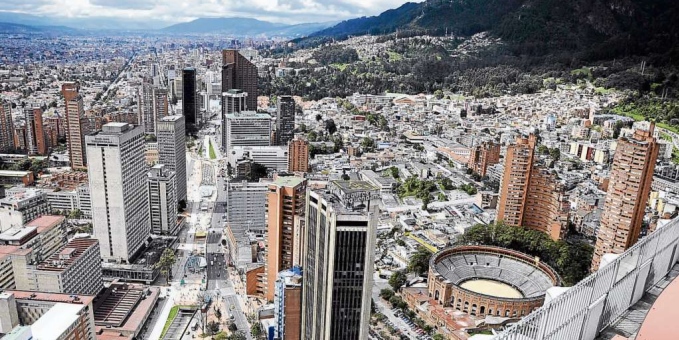 De acuerdo con las mediciones que hace el Ideam respecto a la radiación solar en la ciudad de Bogotá, por intermedio de la estación meteorológica de la Universidad Nacional de Colombia, se ha podido establecer que los valores de esta radiación durante el mes de febrero han estado muy por encima de los promedios históricos de la radiación acumulada diaria para este mes, cuyo valor  es de 4383,0 Wh/m2 por día.