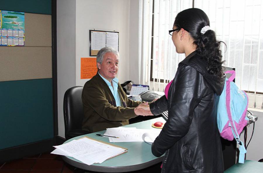 Gracias a las denuncias de los ciudadanos y la ágil recepción de denuncias por parte de las Comisarías de Familia de la Secretaría Social de la Alcaldía de Bogotá, los despachos han otorgado, entre enero y junio del presente año, 10.299 medidas de protección a mujeres víctimas de violencia intrafamiliar en Bogotá. Es decir, 57 medidas diarias 