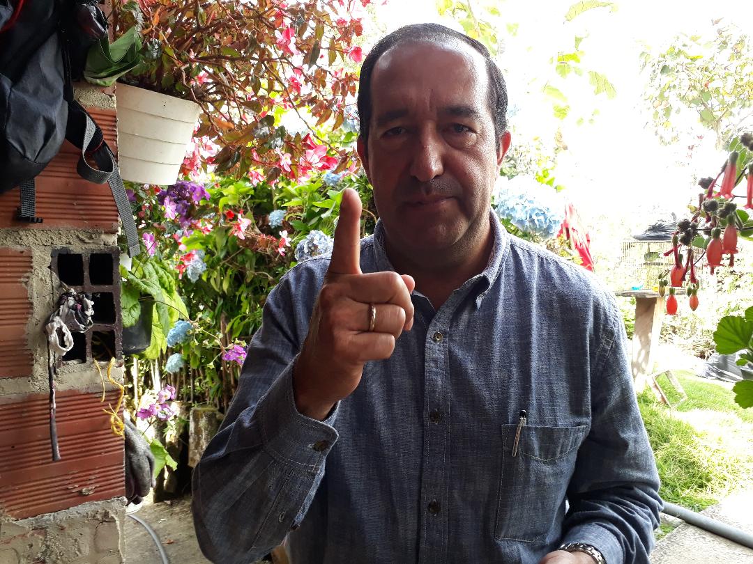 Emel Rojas comparte el calor de los hogares granjeños, deleitando un café con los típicos exquisitos amasijos de esta región. En una de esas visitas, Ecos tuvo el placer de recibirlo y aceptó concedernos una entrevista para hablar de su labor como concejal de Bogotá.         