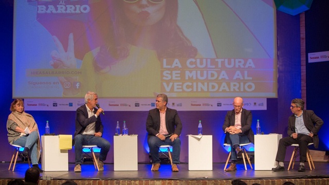 En la sede del Colegio Gimnasio Moderno, en Chapinero, el alcalde Enrique Peñalosa participó junto con el presidente de la República, Iván Duque, en el conversatorio 'La economía naranja': evento con el que se inauguró el Festival Ideas al Barrio, organizado por la revista Semana.
