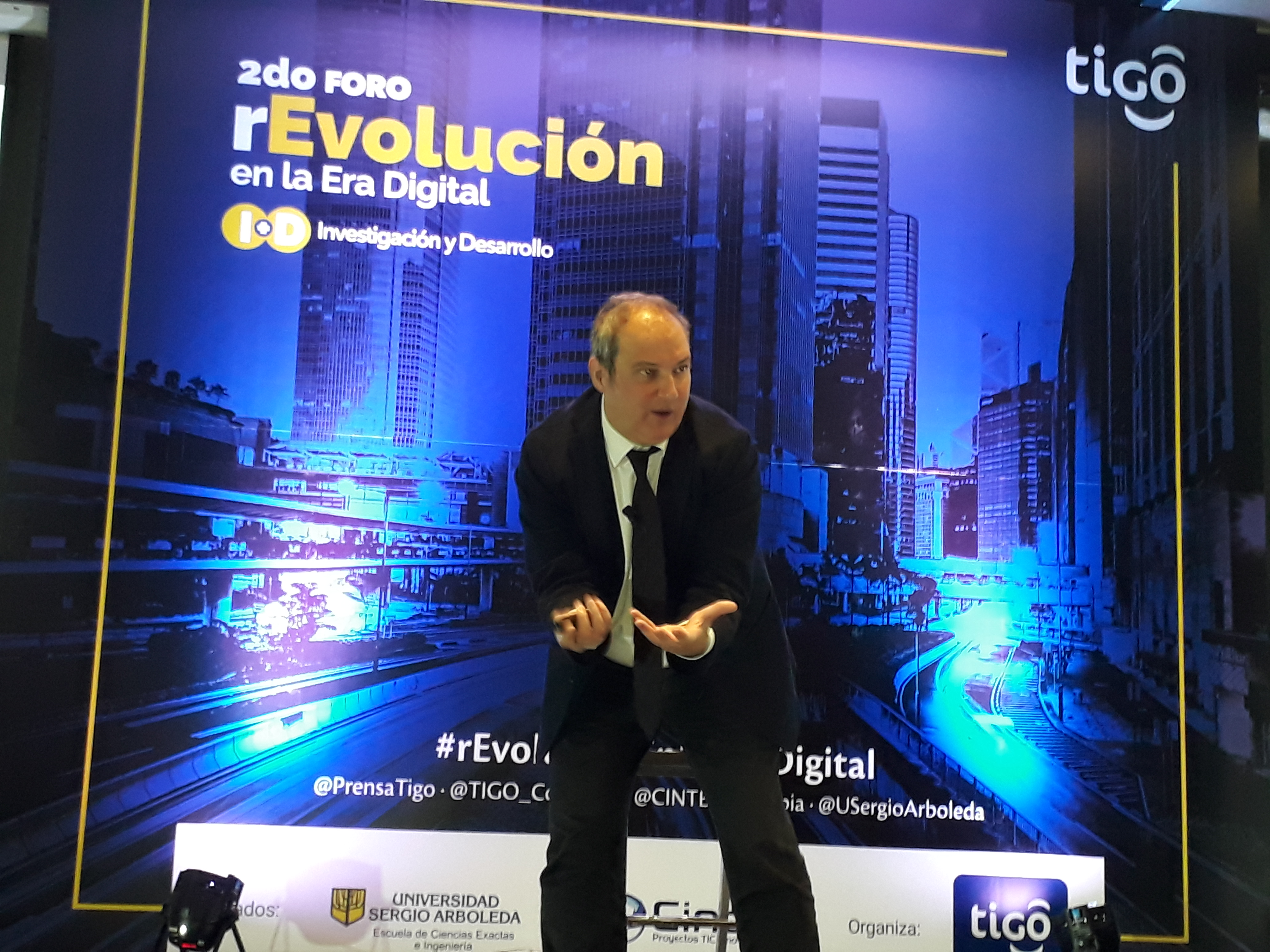 En estos días, el experto en Smart Cities, Jordi Hereu, visitó Colombia para participar en el 2do Foro rEvolución en la era Digital, Investigación y Desarrollo, que se cumplió en Bogotá. Al evento asistió Ecos, quien tuvo la oportunidad de entrevistarlo:   