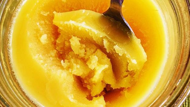 La mantequilla clarificada o Ghee es uno de los ingredientes más versátiles y poderosos de la Dieta Ayurvédica. En este lado del mundo, lleva un tiempo causando sensación y aceptación de muchos por sus cualidades saludables.