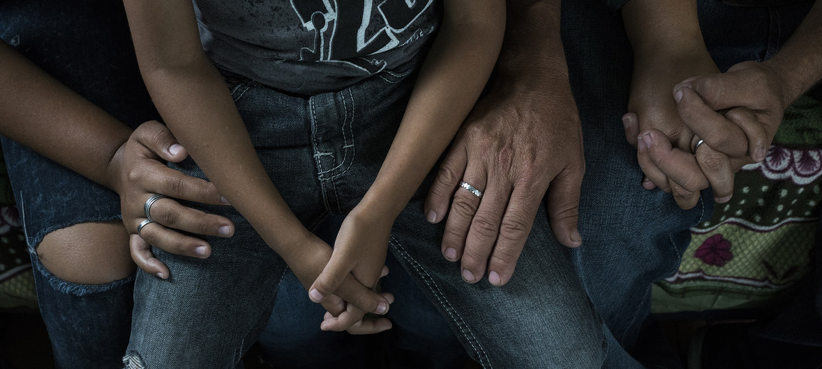 Una caravana de cerca de 3000 personas que huyen de la violencia y la pobreza, en su gran mayoría, hondureños, llegó a la frontera de Guatemala con México con la intención de cruzar este país y dirigirse a EE.UU. 