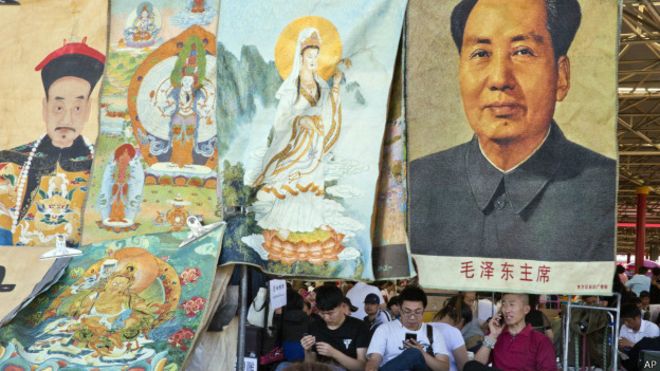 La Postguerra como periodo histórico tuvo en 1949 un hecho histórico que ha impactado la política global. La proclamación de la República Popular China hace 70 años es una situación que aún, con sus contradicciones y particularidades, se ha definido como un factor polémico en 7 décadas, que agravó la situación mundial y hoy ejerce una influencia importante.