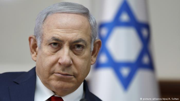 Esta la tercera recomendación de acusación en contra del Primer Ministro de Israel en los últimos meses. El caso investiga si Netanyahu recibió cobertura positiva de noticias a cambio de favores. La oposición pide su dimisión.