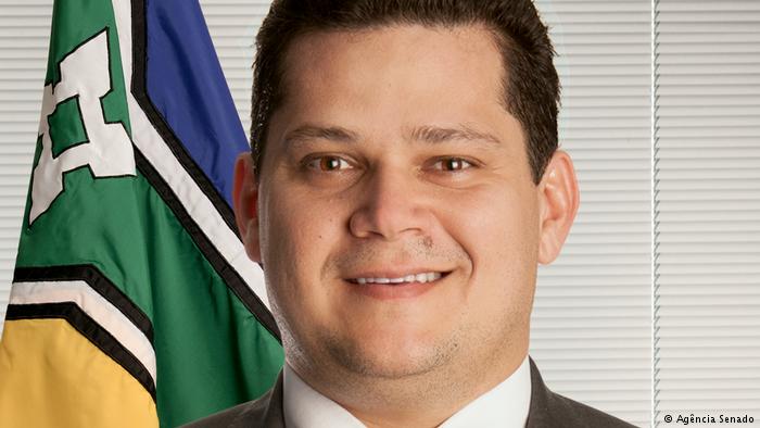 Luego de una acalorada votación, la Cámara Alta de Brasil eligió como Presidente al conservador Davi Alcolumbre, quien obtuvo 42 de los 77 votos en disputa. Su triunfo  en el Senado representa una victoria para el Gobierno del ultraderechista Jair Bolsonaro, ya que el partido al que representa, Demócratas, es parte de la base política del oficialismo.