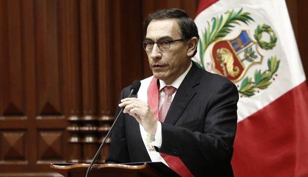 El presidente de Perú, Martín Vizcarra, propuso al Congreso de ese país adelantar para el 2020 las elecciones generales que debían celebrarse en 2021, con el objeto de superar la crisis del actual gobierno con el congreso de ese país.