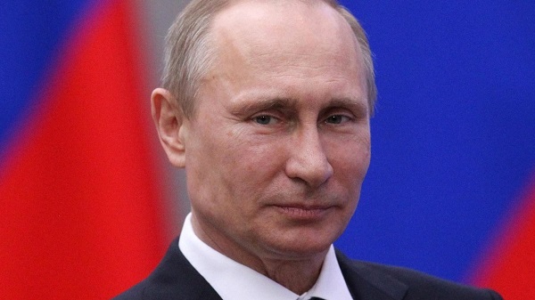 El presidente de Rusia, Vladímir Putin, anunció un aumento salarial para los médicos y el personal sanitario que trabajan con pacientes que dieron positivo al coronavirus en ese ese país.