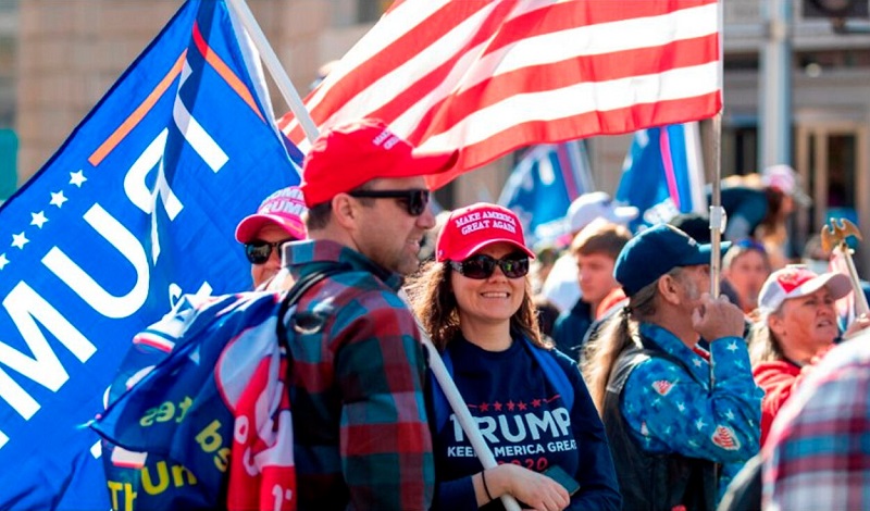 Seguidores del presidente saliente de los Estados Unidos, el republicano Donald Trump, están organizando una toma de posesión en formato digital que tendrá lugar en paralelo a la del mandatario electo, Joe Biden, el próximo 20 de enero al mediodía.