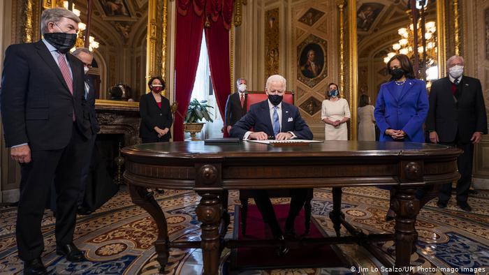 El Gobierno de Joe Biden anunció  una suspensión de 100 días de las deportaciones de inmigrantes, aunque con algunas excepciones, según un comunicado del Departamento de Seguridad Nacional (DHS).
