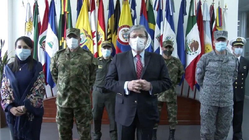 "El Ministerio de Defensa a se permite reiterar a la opinión pública que el 11 de septiembre de 2020, el ministro de defensa en un acto espontáneo, sincero, transparente y respetuoso, ampliamente difundido, señaló que la Policía pide perdón por cualquier violación a la ley o desconocimiento de los reglamentos", expresó Carlos Holmes Trujillo García en un comunicado leído a la opinión pública.