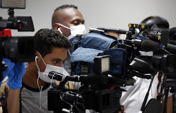 Gremios de base periodistas que representan en su totalidad a más de 2000 reporteros y trabajadores del sector en Colombia, preocupados por la crisis originada con ocasión de  la pandemia COVID-19, que afecta gravemente a los  medios de comunicación y  periodistas independientes y el pleno ejercicio de su actividad, han elevado al presidente Iván Duque, un  documento con argumentos y fundamentos jurídicos para exigir la atención prioritaria y la implementación de medidas extraordinarias que se materialicen en las siguientes propuestas: