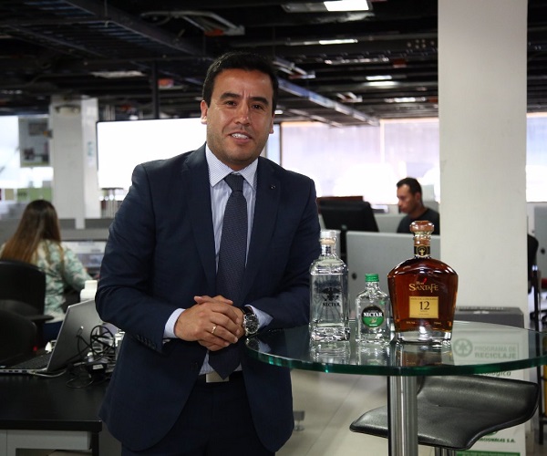 La Federación Nacional de Comerciantes FENALCO, otorgó un merecido reconocimiento al gerente de la Empresa de Licores de Cundinamarca Jorge Enrique Machuca López, por su destacada labor al frente de esta empresa, cuya gestión, en los últimos años cumplió con los más altos estándares de calidad internacional llegando a comercializar sus productos en diferentes partes del mundo.