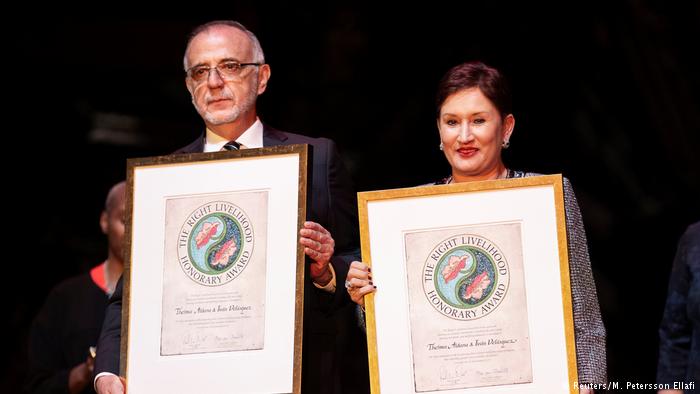 El colombiano Iván Velásquez y la guatemalteca Thelma Aldana reciben en Suecia el Right Livelihood Award honorífico, mientras el Presidente Jimmy Morales reitera el veto al investigador galardonado de la Cicig.