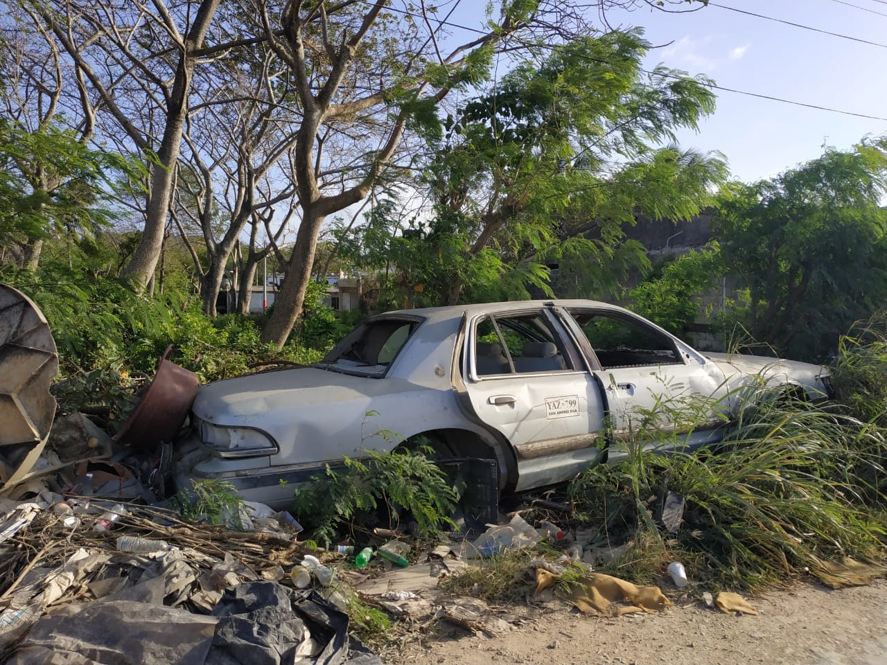 Por eso la Procuraduría General de la Nación instó a las autoridades gubernamentales y del Departamento de San Andrés, Providencia y Santa Catalina, para que se realicen, “de manera inmediata”, las respectivas gestiones que logren destruir los vehículos, embarcaciones y maquinaria pesada abandonada en la isla. 