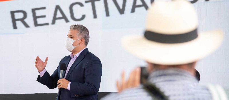 El jefe de Estado recorrió el fin de semana el Eje Cafetero donde se presentaron avances de las obras de infraestructura vial para el bienestar y el disfrute de los colombianos en Caldas, a donde llegó ‘Compromiso por Colombia’, estrategia del Gobierno Nacional para reactivar el empleo, la economía y la competitividad en las regiones.