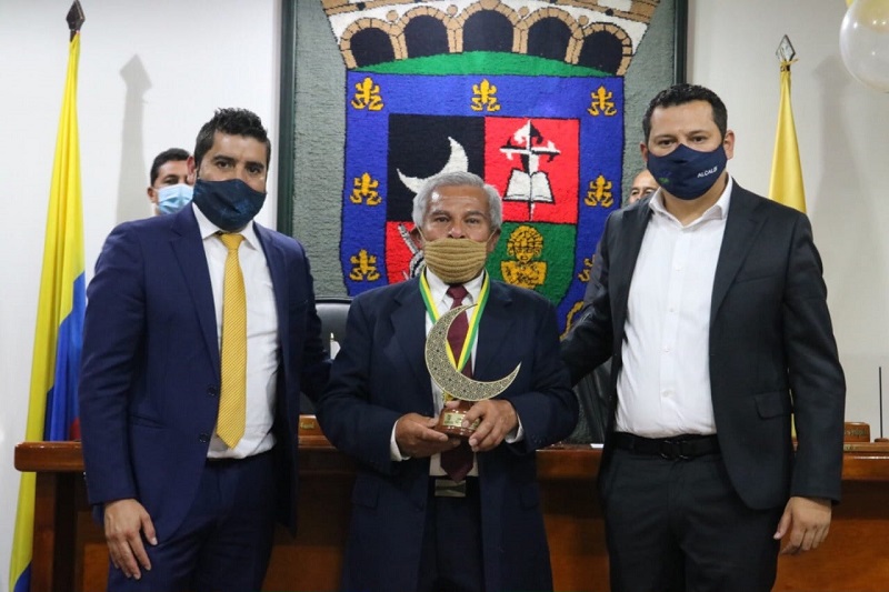 En esta octava versión, el ganador del Luna de Oro 2020 fue para Salustiano Bossa, quien se ha dedicado por más de 60 años a la vida artística a través de su acordeón, representando al municipio en diferentes escenarios y eventos culturales.