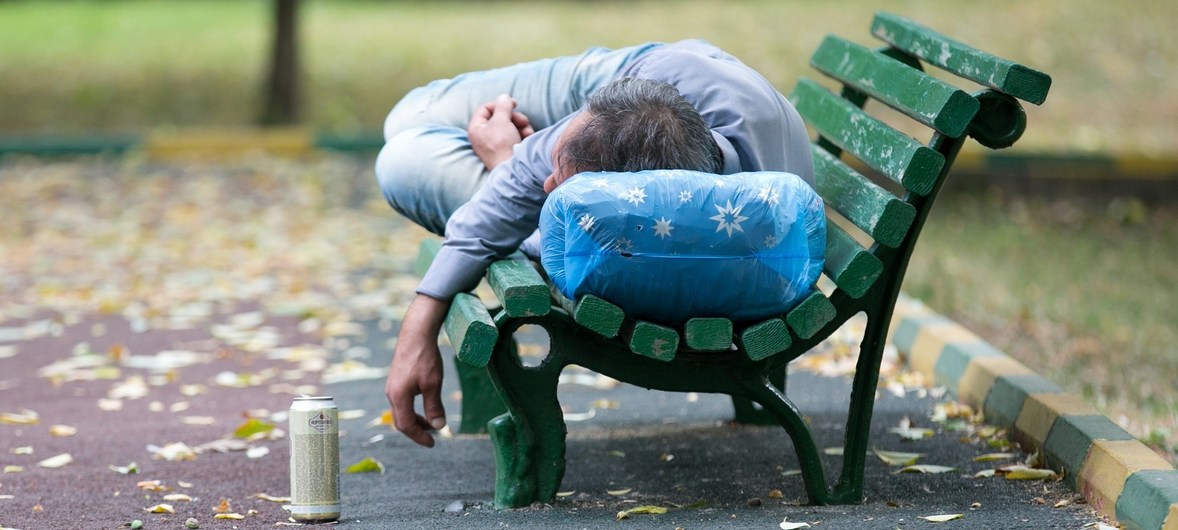 El uso excesivo de alcohol causó más de tres millones de muertos el año 2016, una cifra que representó uno de cada veinte fallecimientos, según se desprende de los resultados de un nuevo informe de la Organización Mundial de la Salud (OMS), que analiza la relación entre el consumo de alcohol y sus repercusiones en la salud.