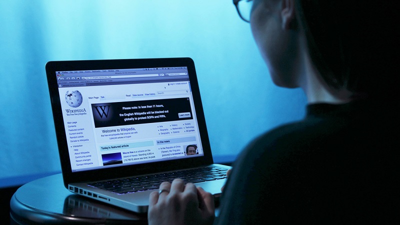La Fundación Wikimedia, que opera la popular enciclopedia digital Wikipedia,  lanzó su propio código de conducta global, para enfrentar las críticas que dicen que no ha logrado combatir el acoso y carece de diversidad, informa Reuters.