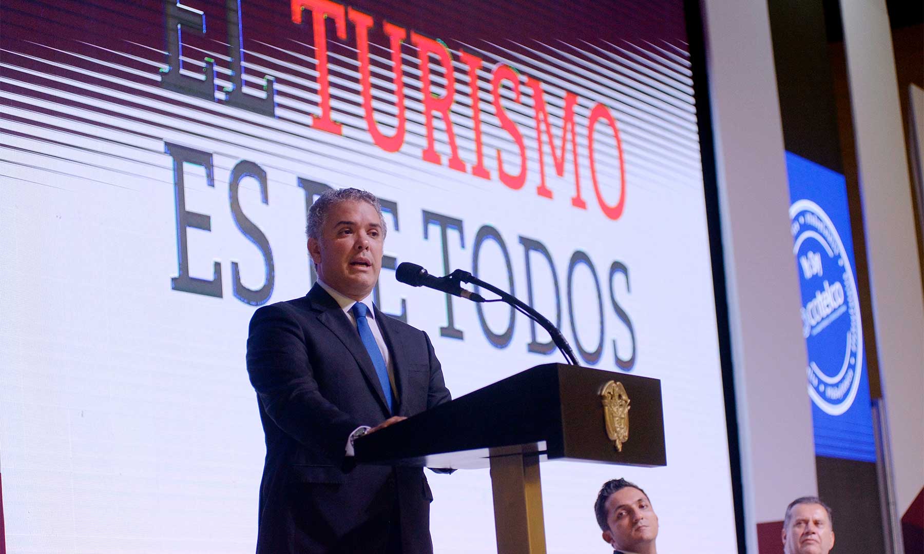 Ante los empresarios hoteleros y turísticos en el Congreso Nacional de la Hotelería, efectuado en el Centro de Convenciones Expofuturo, de Pereira, el jefe de Estado sostuvo que el proyecto de Ley de Financiamiento que presentará el Gobierno prevé la disminución del impuesto de renta para el sector del turismo, para dar un mensaje claro a los empresarios.